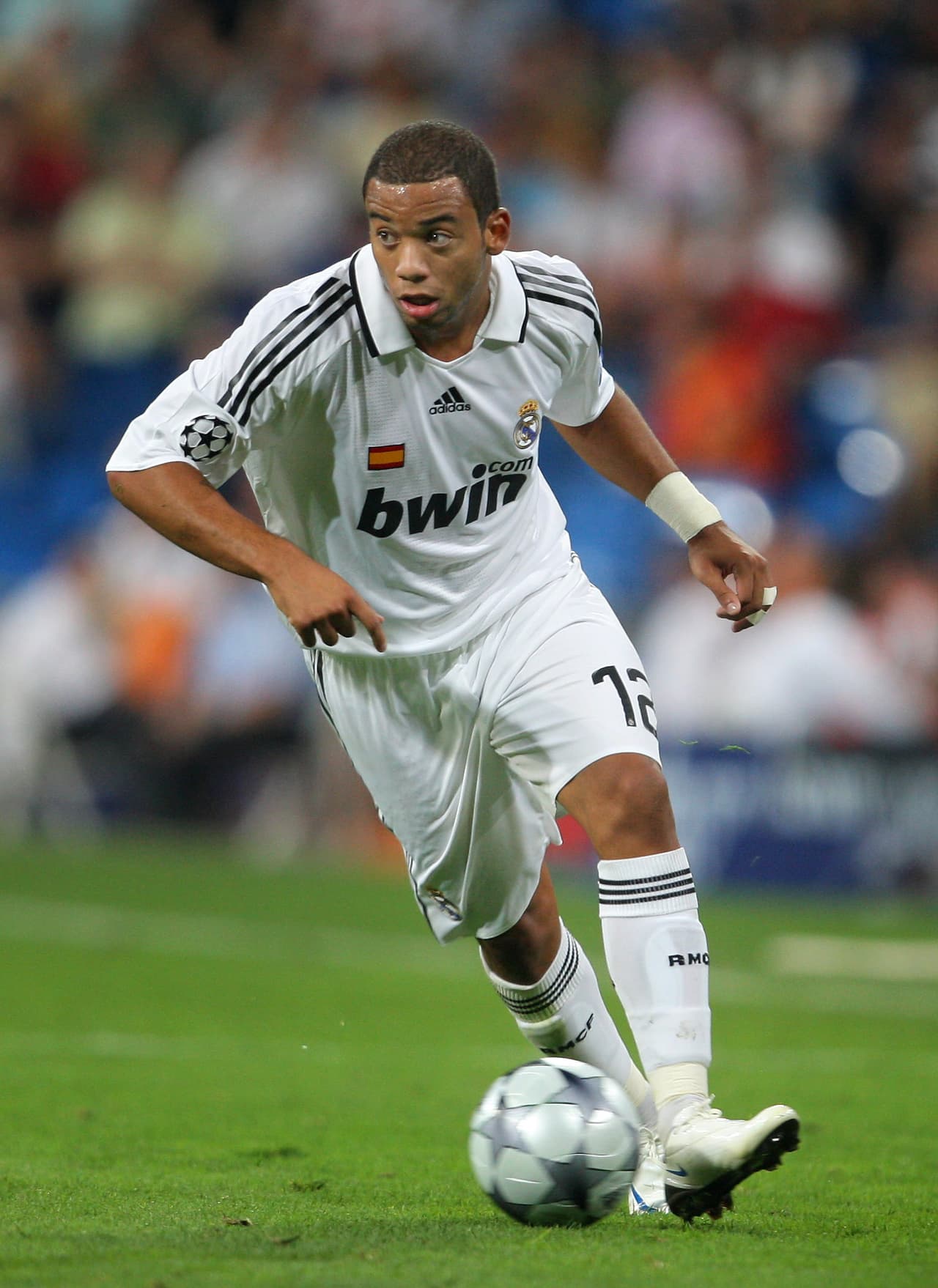 Además, la salida de Roberto Carlos al Fenerbahce le dio mayor libertad en el campo. Iniciaba la gran historia de Marcelo con el Real Madrid.