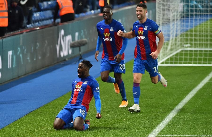 Tottenham sufre durante visita y queda empatado ante el Crystal Palace 1-1. Harry Kane descontó para los Spurs al minuto 23 y, al final del partido, Schlupp logra igualar el marcador durante la fecha 12 de la Premier League.