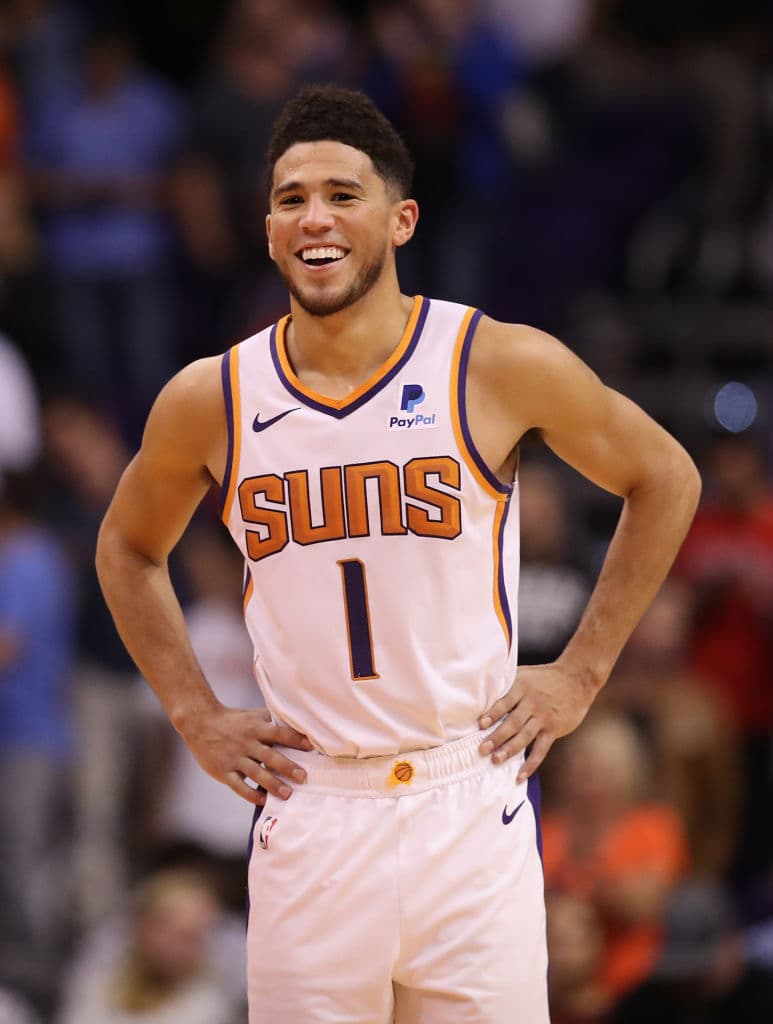 Devin Booker anotó 47 puntos durante el partido de playoffs del jueves.