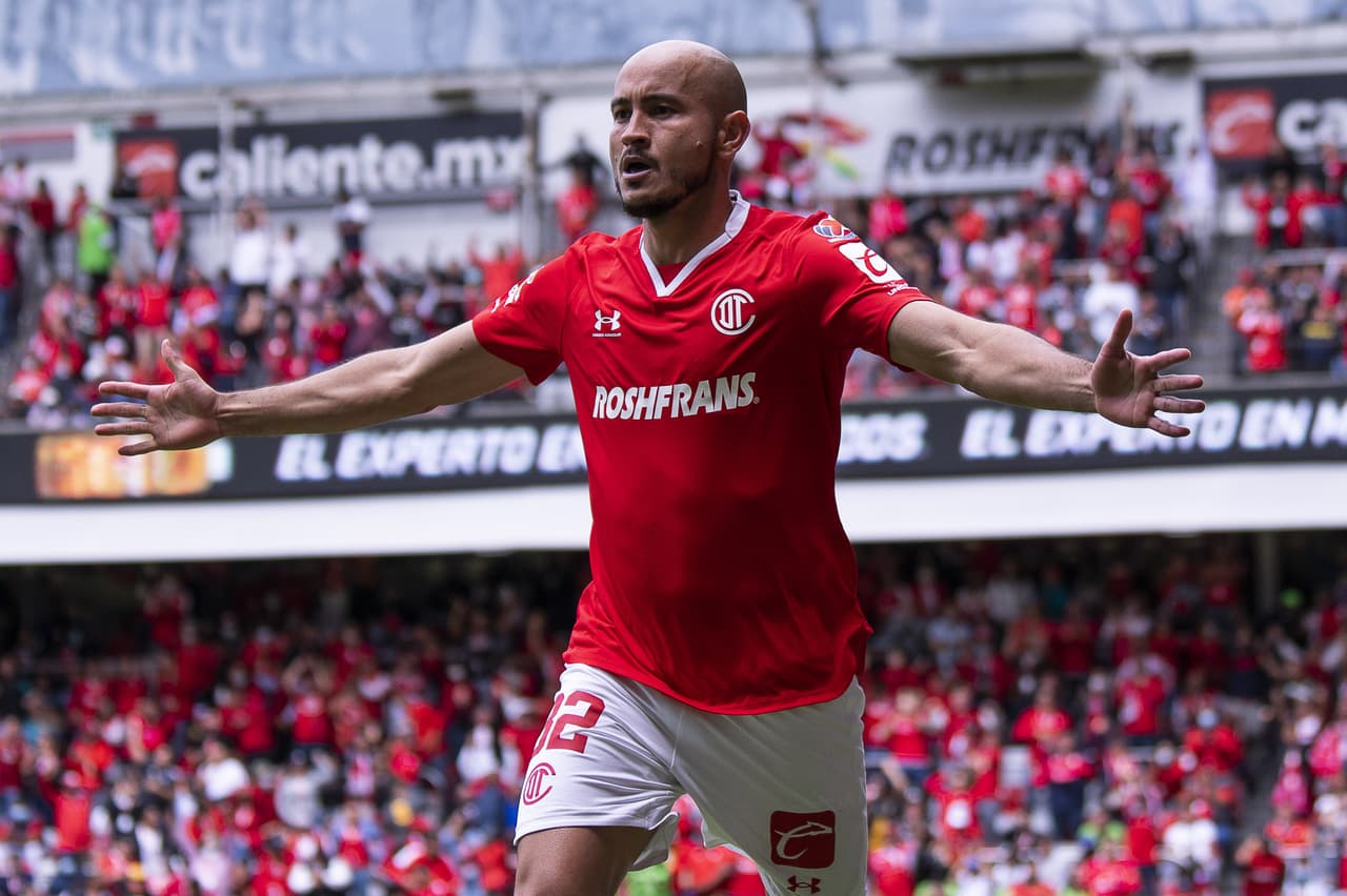 Carlos González hizo el segundo de los escarlatas