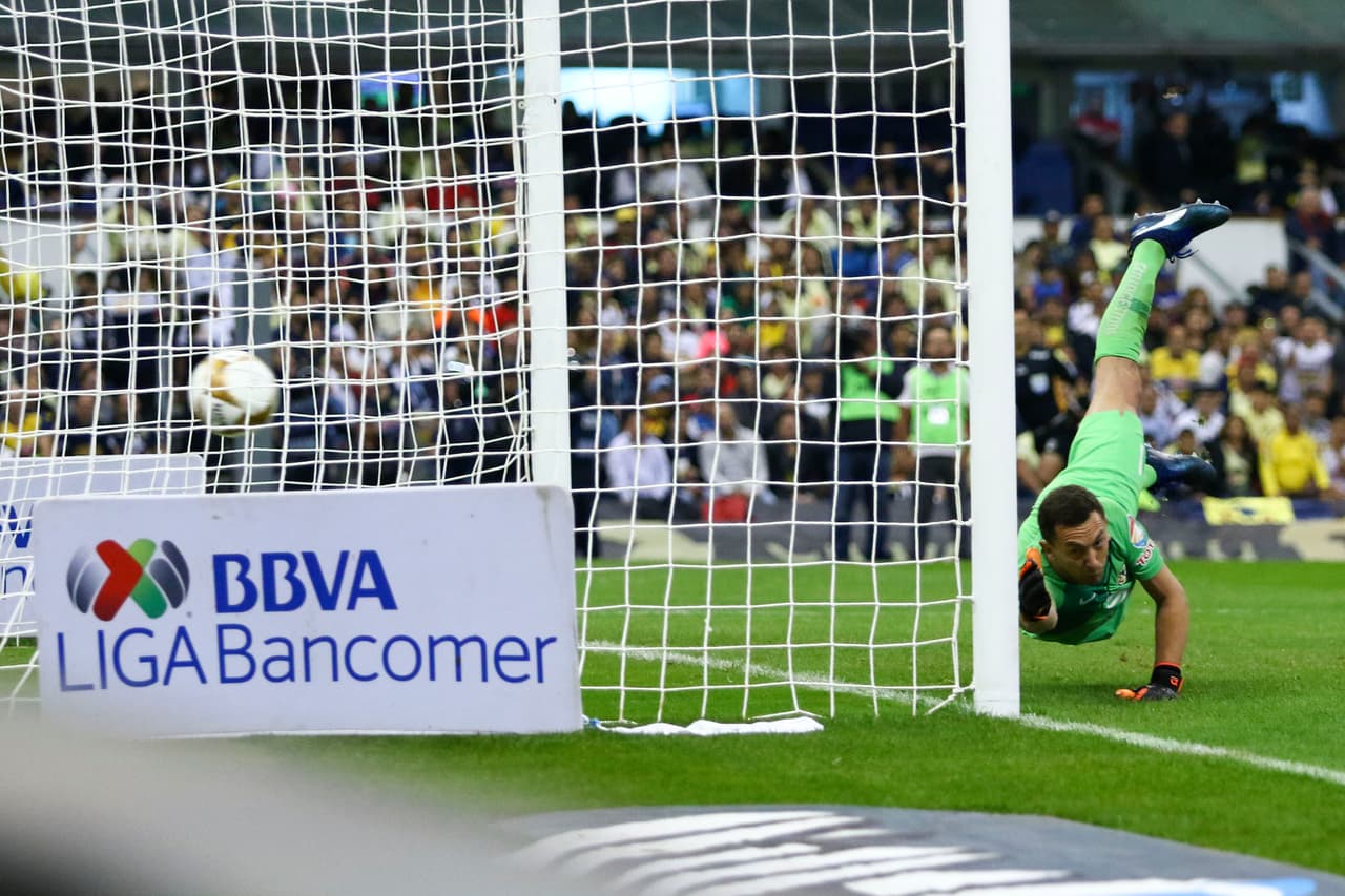 Con este cabezazo en el corazón del área del paraguayo Carlos González a los 24 minutos los Pumas empataban el juego 1-1 y 2-2 en el global pero su posición en la clasificación general no ayudaba.