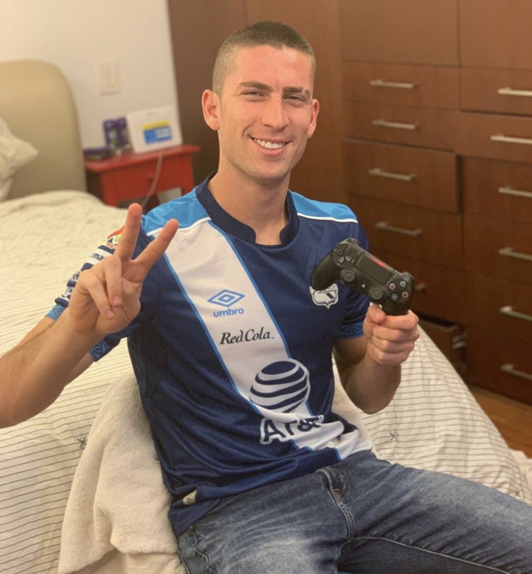 Ormeño reta al mejor Youtuber en FIFA; lo mandan a 'volar'