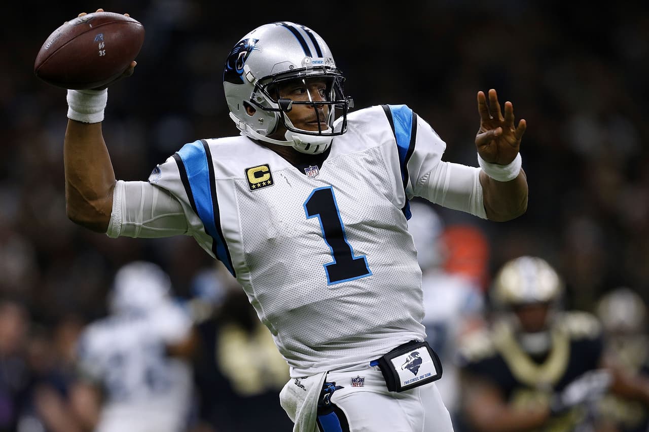 Cam Newton no logró guiar a la ofensiva de los Panthers al triunfo. Acertó 17 de 27 envíos para 183 con 2 pases de anotación lo cual no fue suficiente.