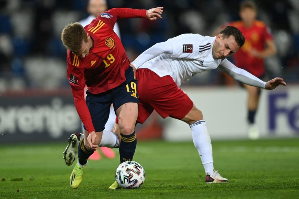 De último minuto, España se impone ante Georgia y se van con 2-1 durante la segunda fecha de eliminatoria rumbo al Mundial de Catar 2021. Kvaratskhelia marcó el primer tanto del encuentro, pero fueron Ferrán Torres y Dani Olmo que salvaron el resultado y victoria para la escuadara española.