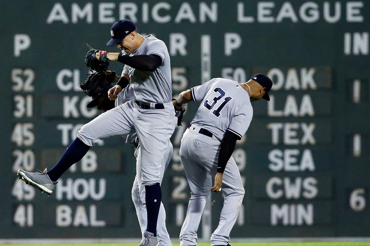 Los New York Yankees ganaron por 11-6 con cuatro cuadrangulares para igualar el récord histórico de 264 en una sola temporada que tenían los Seattle Mariners desde 1997.