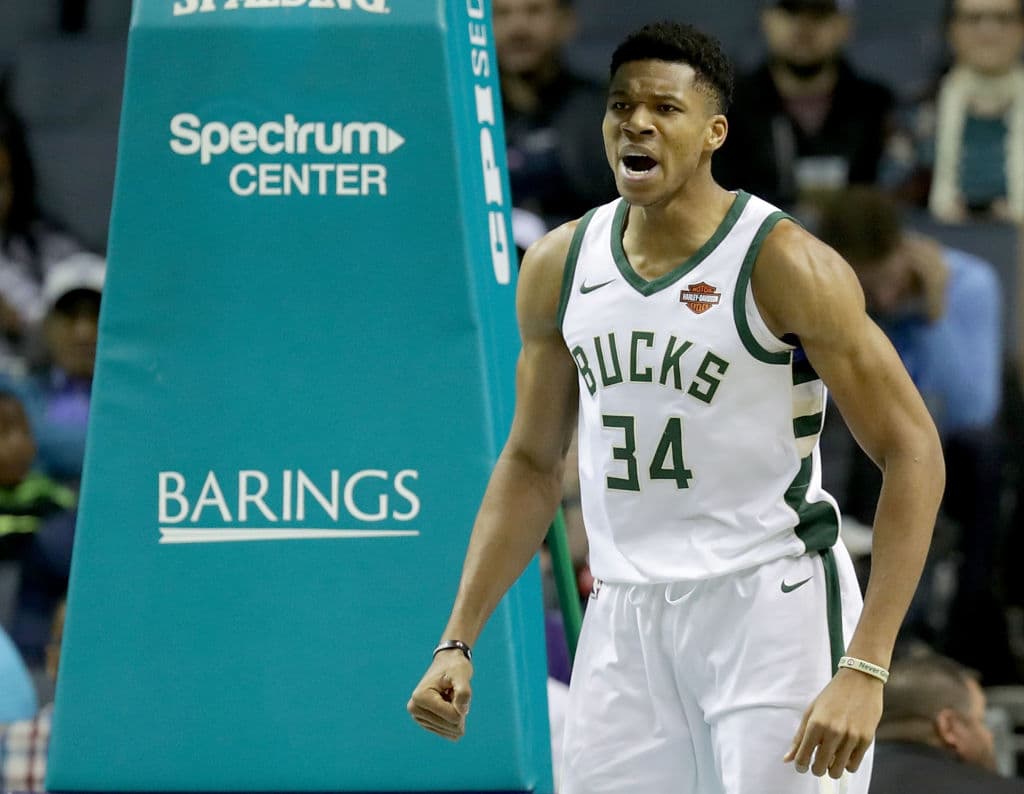 <b>1) Giannis Antetokounmpo (Milwaukee Bucks)</b>. El 'Greek Freak' es el primer candidato a MVP este año, y aunque proyecta menos puntos y rebotes que en 2017-18, todos lo quieren primero en su Draft.