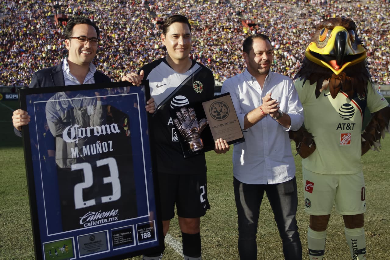 Muñoz fue homenajeado por un equipo que lo tiene como uno de sus grandes ídolos, campeón a nivel local e internacional.