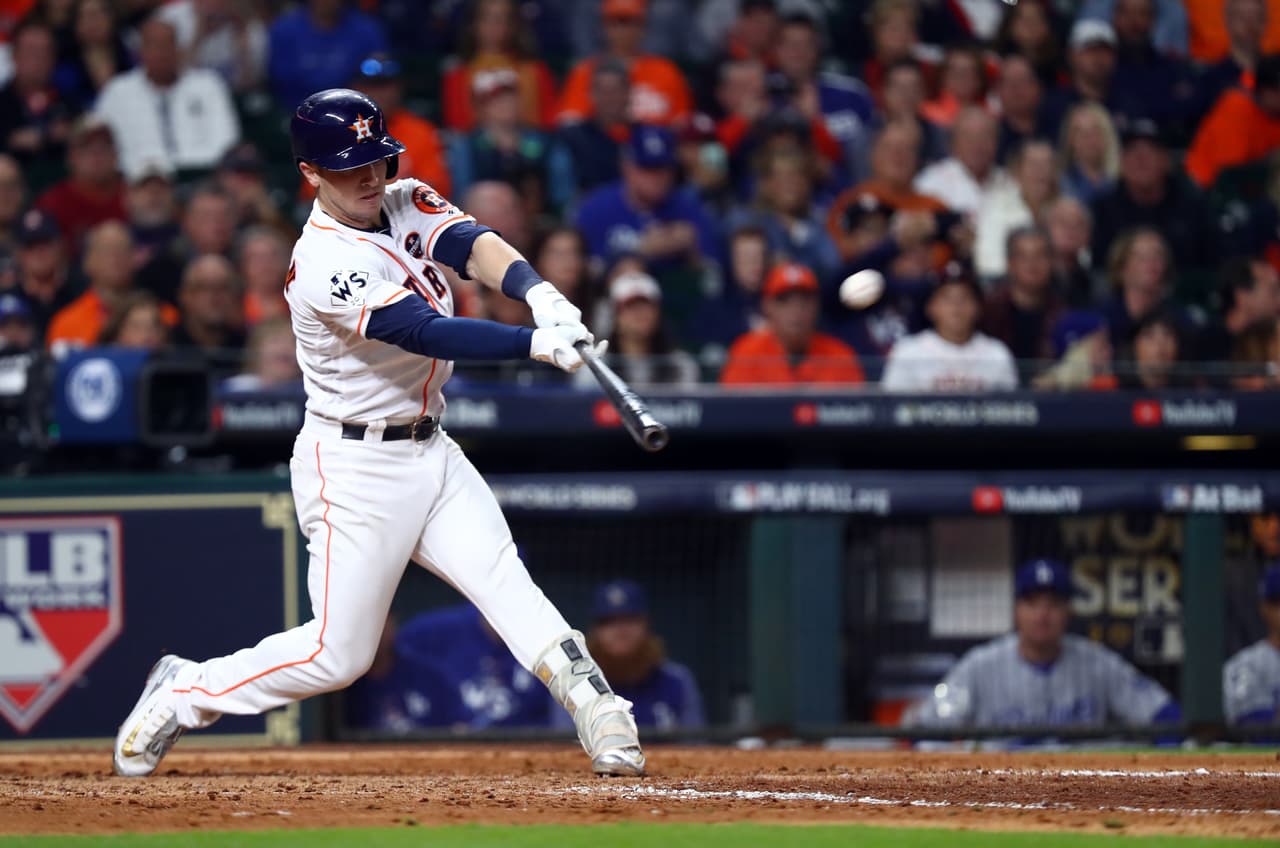 Alex Bregman conectó el segundo imparable de los Astros en la noche, un cuadrangular solitaro en la baja de la novena entrada.
