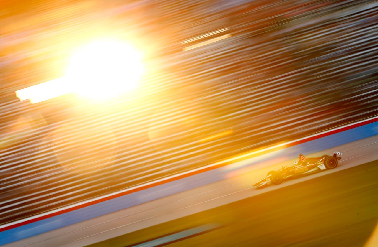 El estadounidense Ed Carpenter de IndyCar Series compitiendo en Fort Worth.