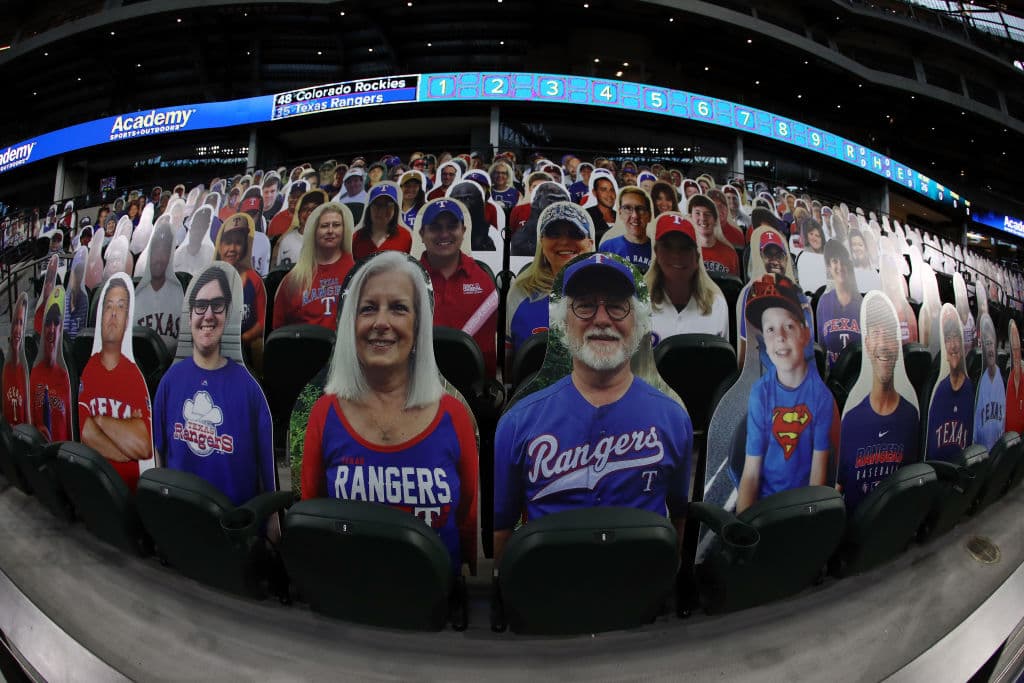 Los asientos de algunos equipos tienen leyendas locales e incluso celebridades.