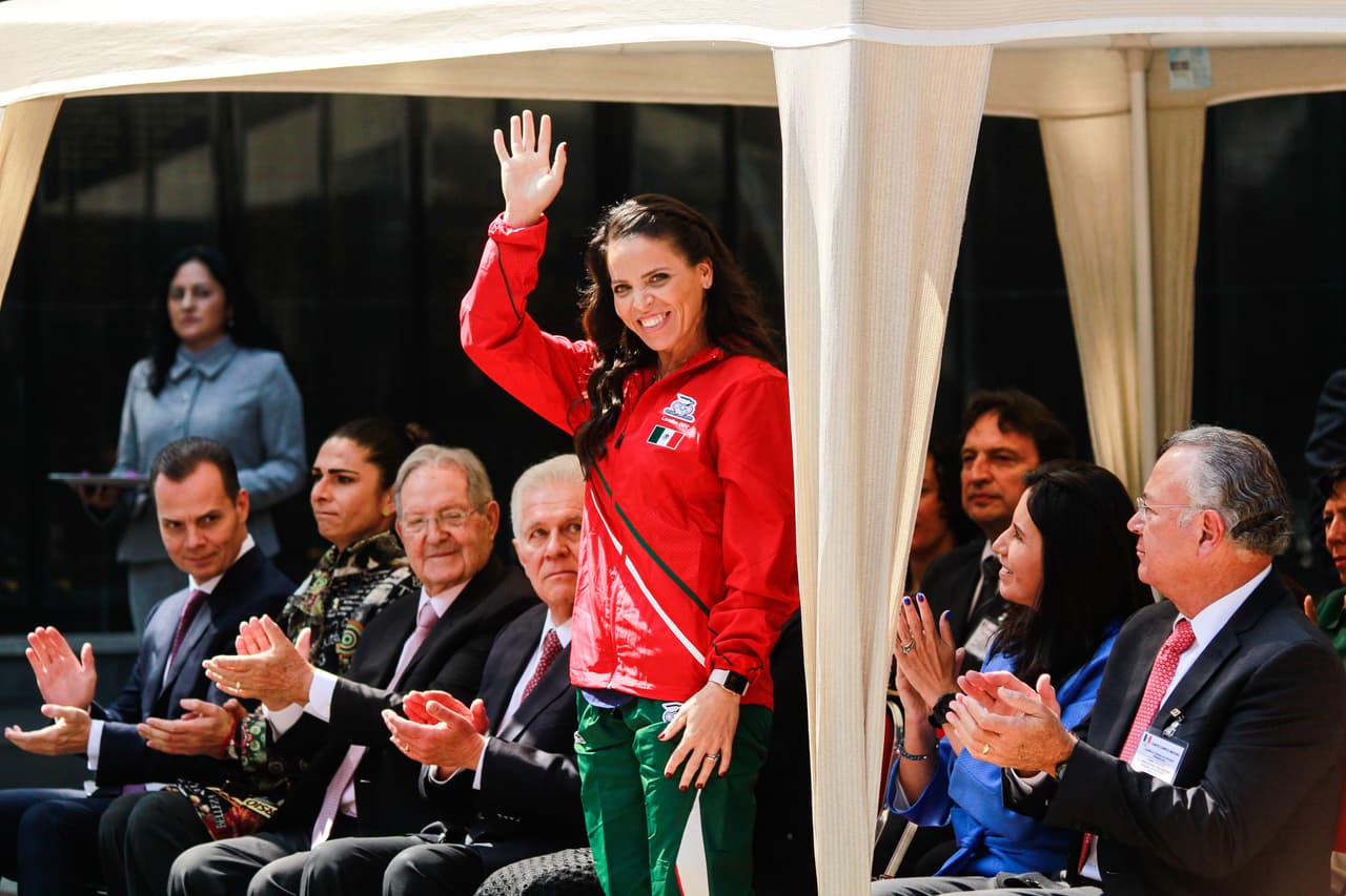 La sonorense radica en Phoenix, Arizona, donde tiene un gimnasio. La nueva medallista olímpica mexicana tuvo un mensaje para los millones de compatriotas que han migrado como ella a Estados Unidos.