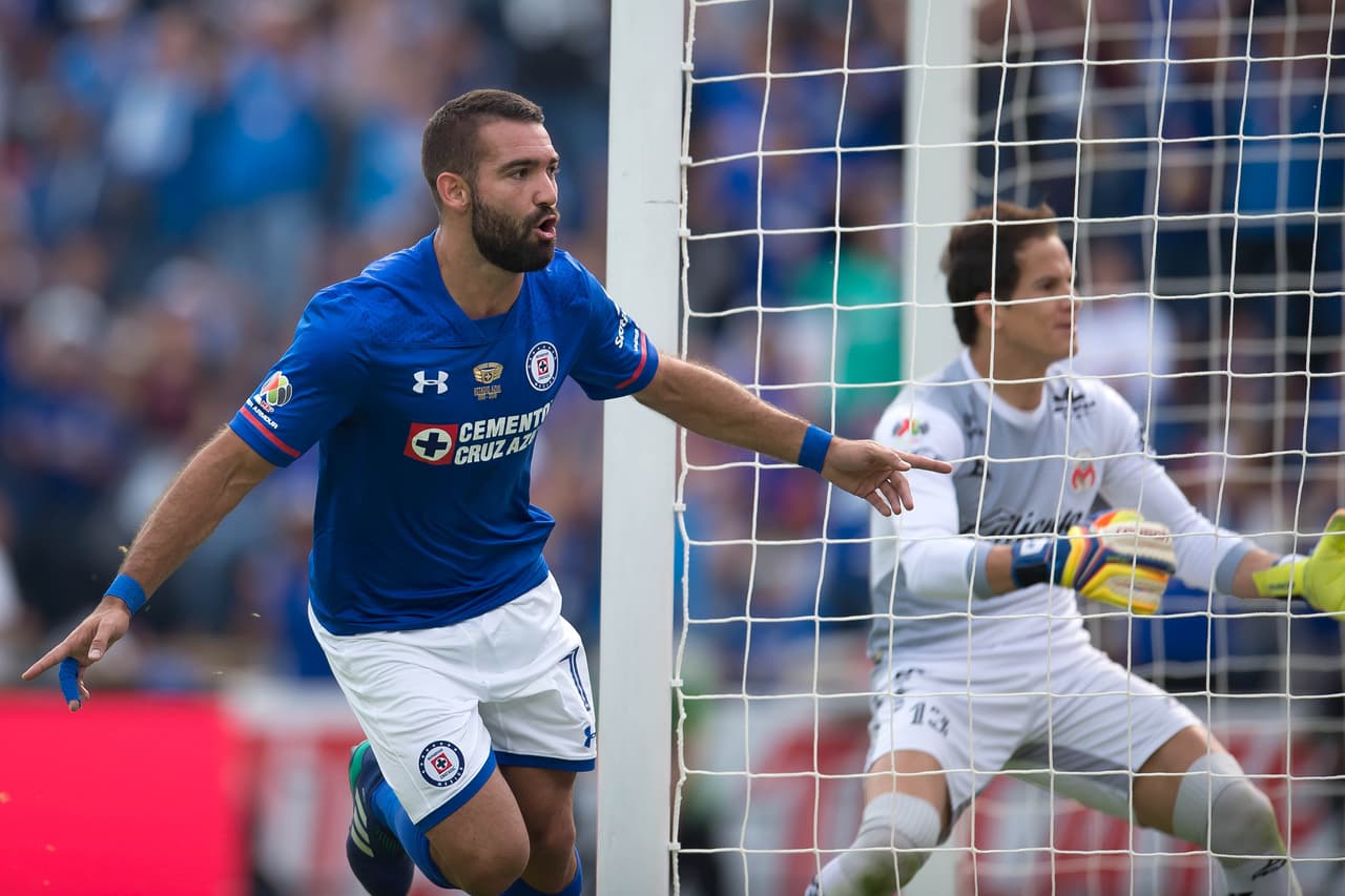 De Cruz Azul parece estar en la puerta de salida el delantero argentino Martín Cauteruccio. Lanús ya habría iniciado contactos por él.