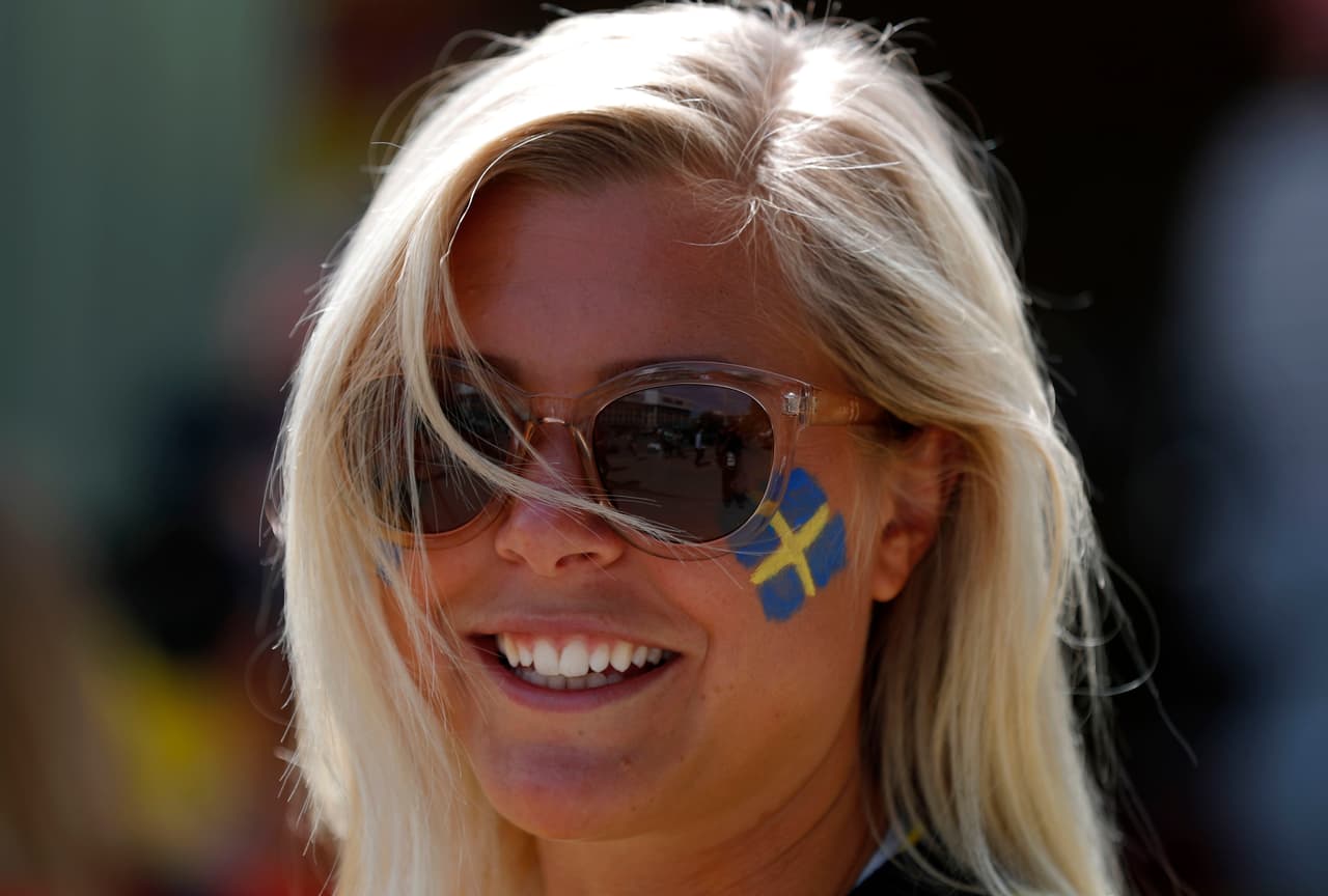 Ekaterinburg (Russian Federation), 27/06/2018.- Swedish fans in the center of Ekaterinburg, Russia, 27 June 2018. Mexico with will face Sweden in their group F preliminary round soccer match of the FIFA World Cup 2018 on 27 June 2018. (Mundial de Fútbol, Suecia, Rusia) EFE/EPA/ATEF SAFADI