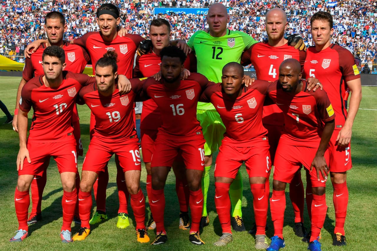 Y así lo hizo Bruce Arena: Guzan; Zusi, Besler, González, Acosta; Pulisic, Nagbe, Bradley, Beasley; Morris, Dempsey.
