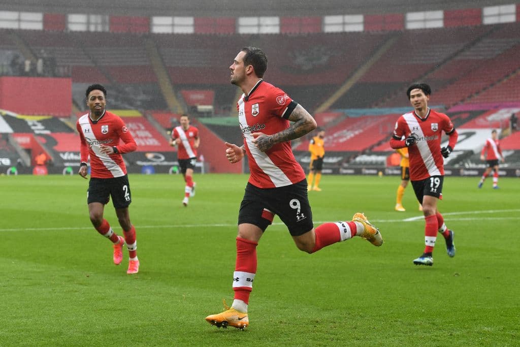 Wolverhampton se impone a Southampton 2-1 en la Premier League. Danny Ings se encargaba de poner arriba a su equipo, pero los Wolves remontaron y se llevaron el partido con goles de Rubén Neves de penal y, el segundo gol corrió a cargo de Pedro Neto al minuto 66 y ya escalan a la 12va posición de la tabla.