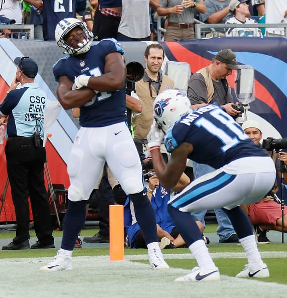 Mariota comandó a los Titans en autoritaria victoria sobre Seattle