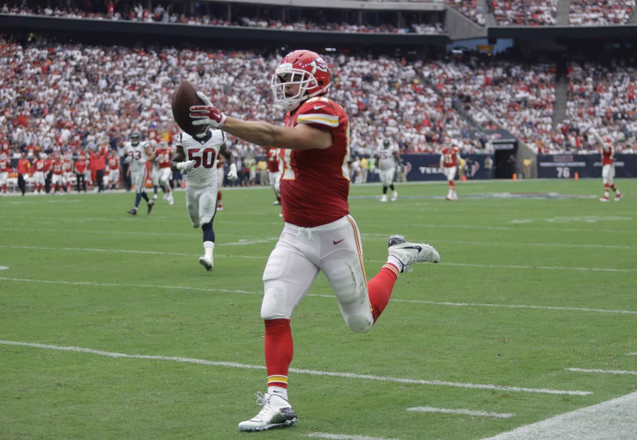 Travis Kelce anotó 2 touchdowns y los Chiefs vencieron 27-20 a los Texans.