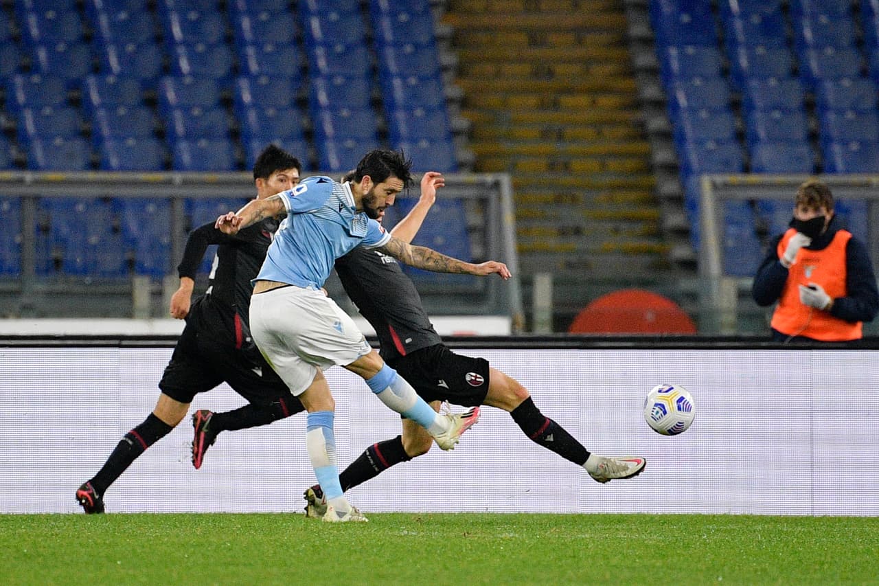Lazio despachó en casa al Bolonia 2-1. Luis Alberto Romero (54’) abrió el marcador e Immobile (76’) creció la diferencia; Lorenzo De Silvestri (90+1’) descontaba hacia el final.