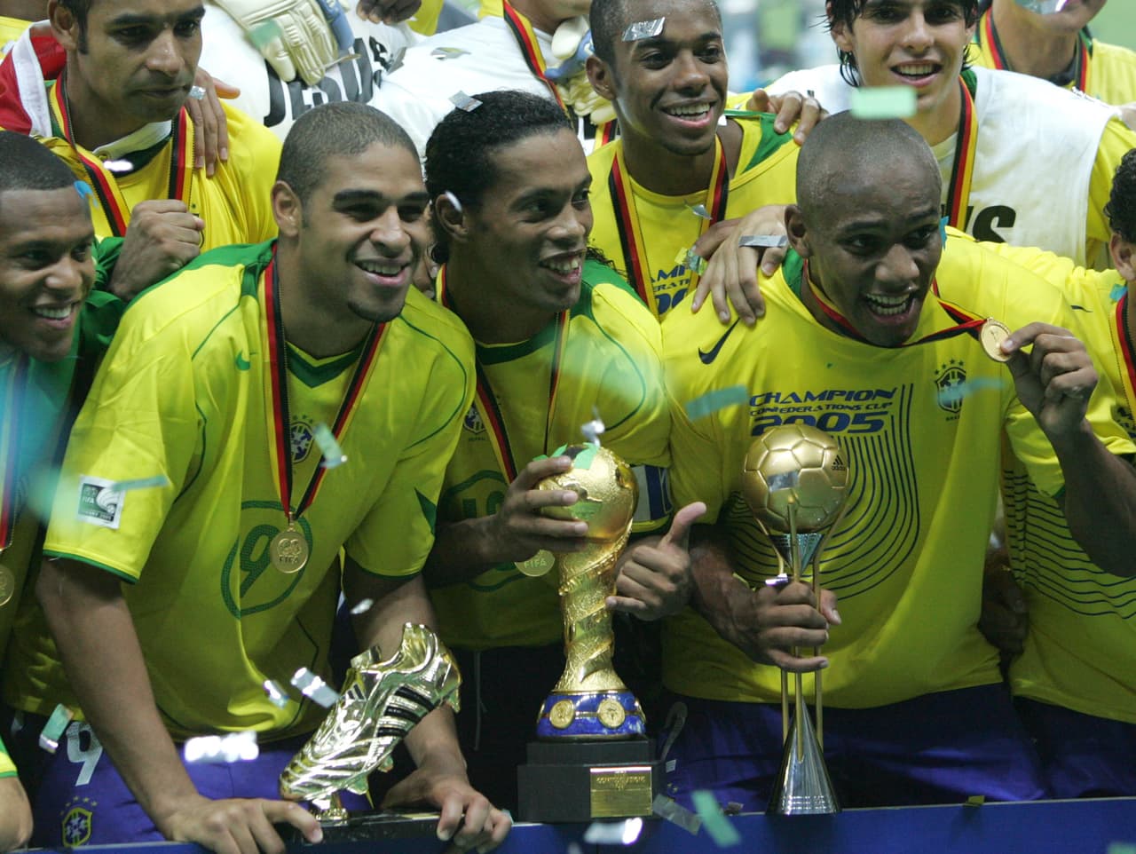 Brasil, campeón del mundo en 2002, se convirtió en el segundo con ese trono que se coronó en Copa Confederaciones. El dominio de Brasil empezó su camino en este certamen, que desde esta edición se empezó a disputar cada cuatro años, uno antes del año del Mundial.