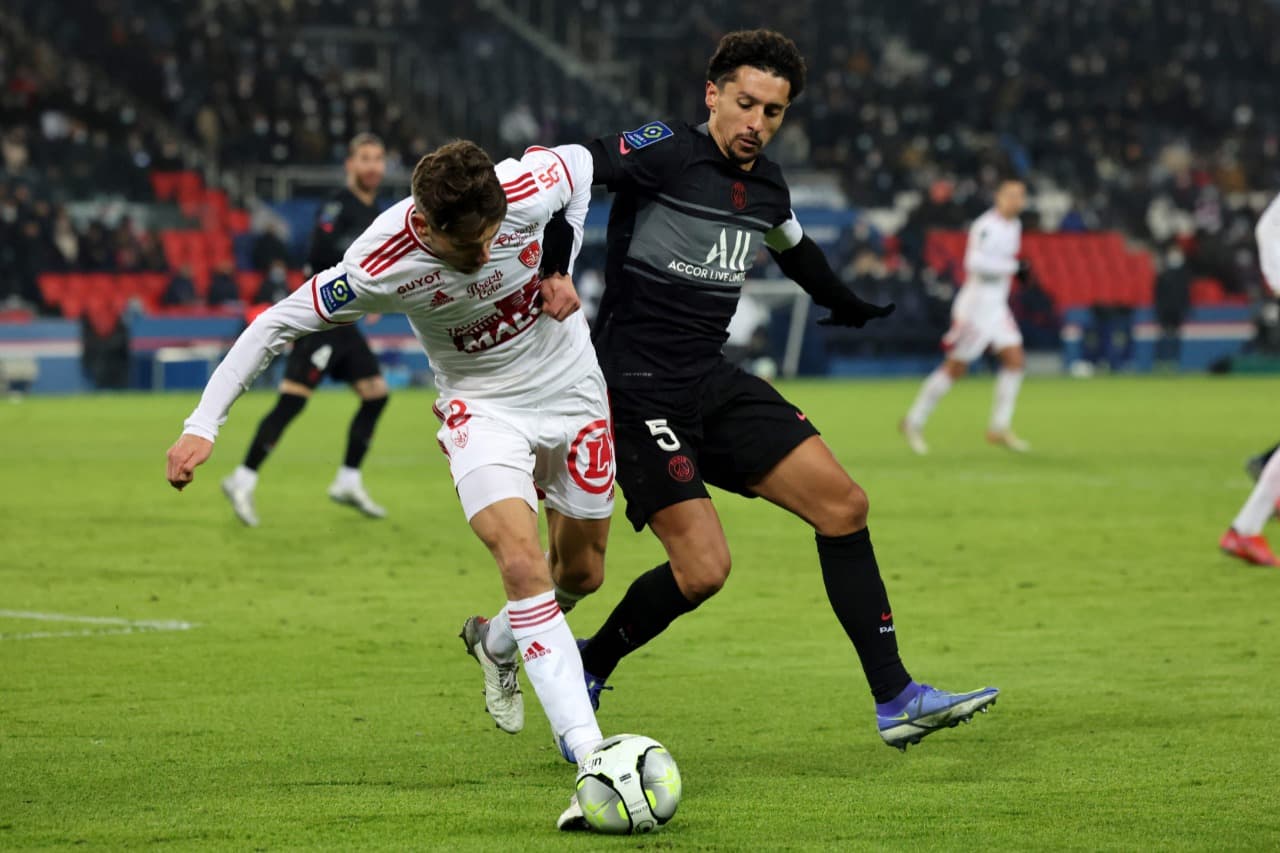 PSG no quiere complicar su liderato y de la mano de Kylian Mbappé caminan a la victoria 2-0 sobre el Stade Brestois.