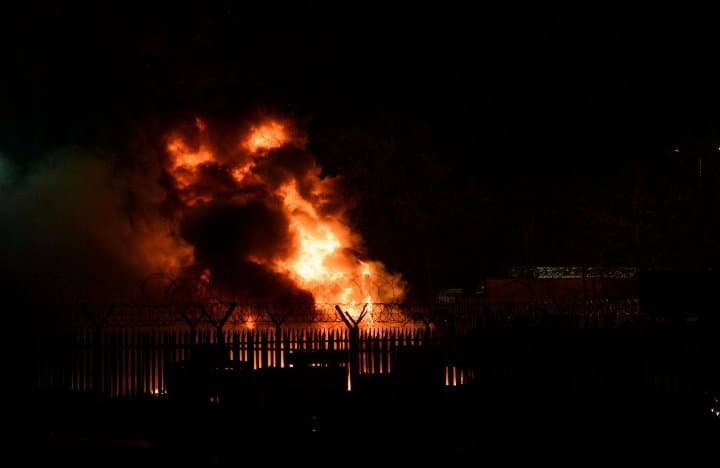 La policía de Leicester señaló que están trabajando en un "incidente en el vecindario del King Power Stadium", en referencia al accidente.