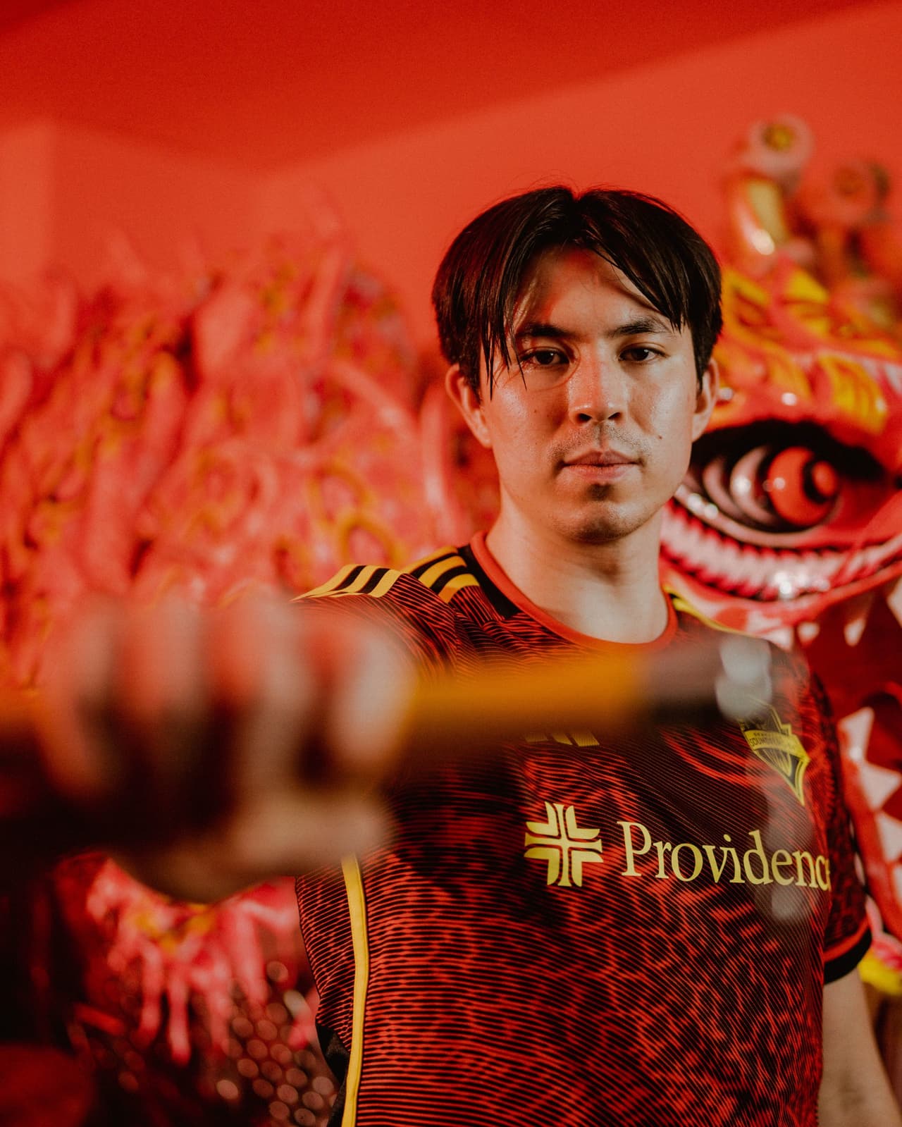 Lee se convirtió en vecino de la ciudad de Seattle en 1959, estudió en la Universidad de Washington, y abrió sus primeras acedemias de artes marciales allí.
<br>