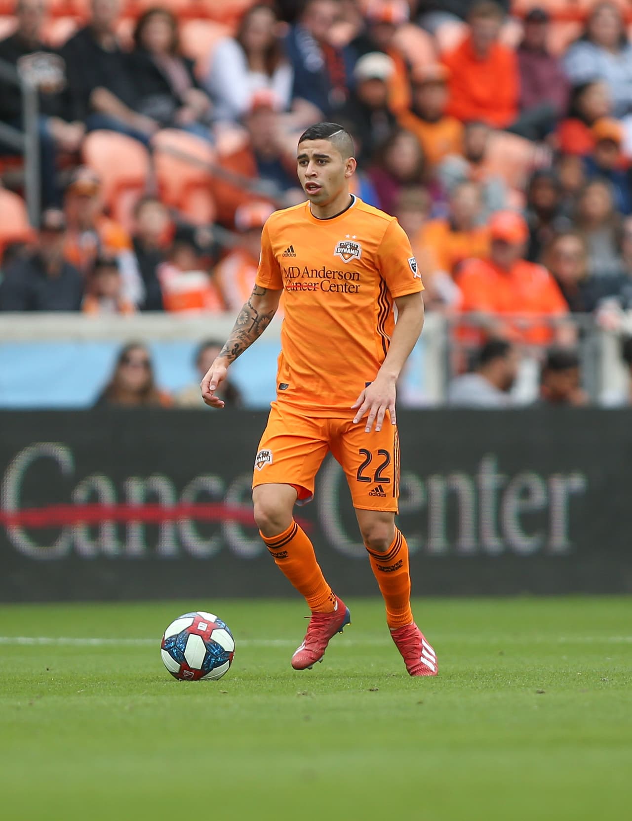 Si bien no consiguió marcar gol, Matías Vera tuvo un enorme partido en el ida y vuelta del centro del campo de Houston Dynamo, que derrotó 2-1 a D.C. United.