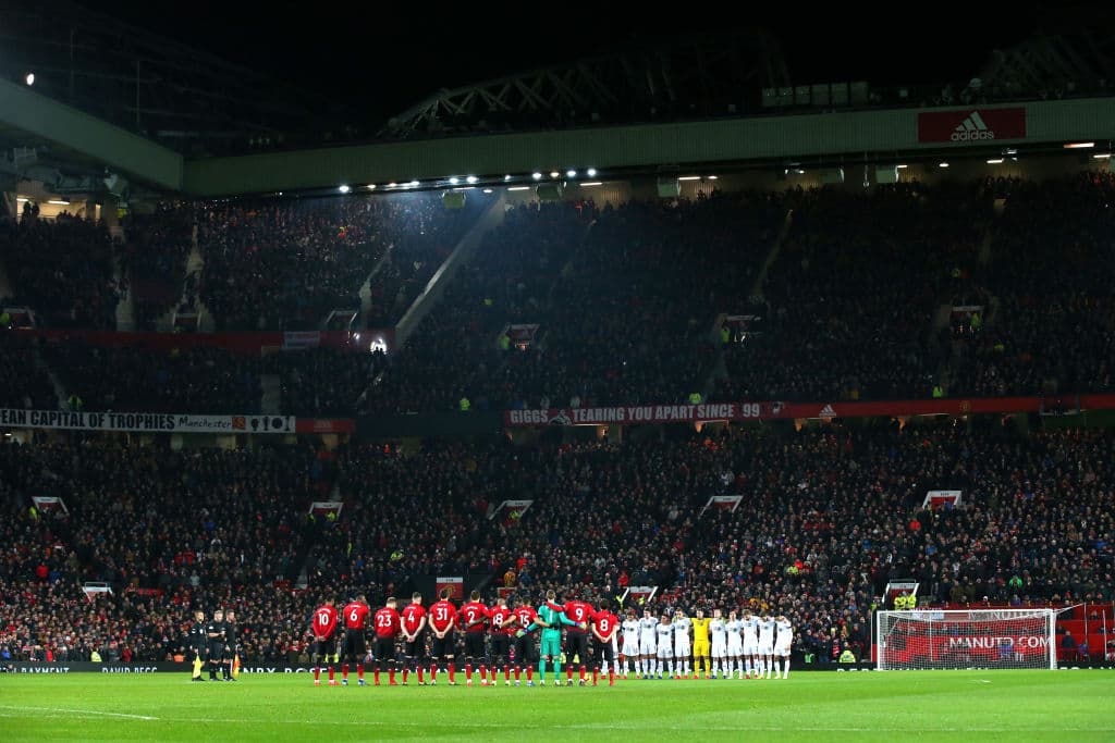 Manchester United y Burnley listos para su partido de la Fecha 24 de la Premier League en Old Trafford pero antes de ello se rindió un homenaje a Emiliano Sala, de quien se desconoce su paradero aún.