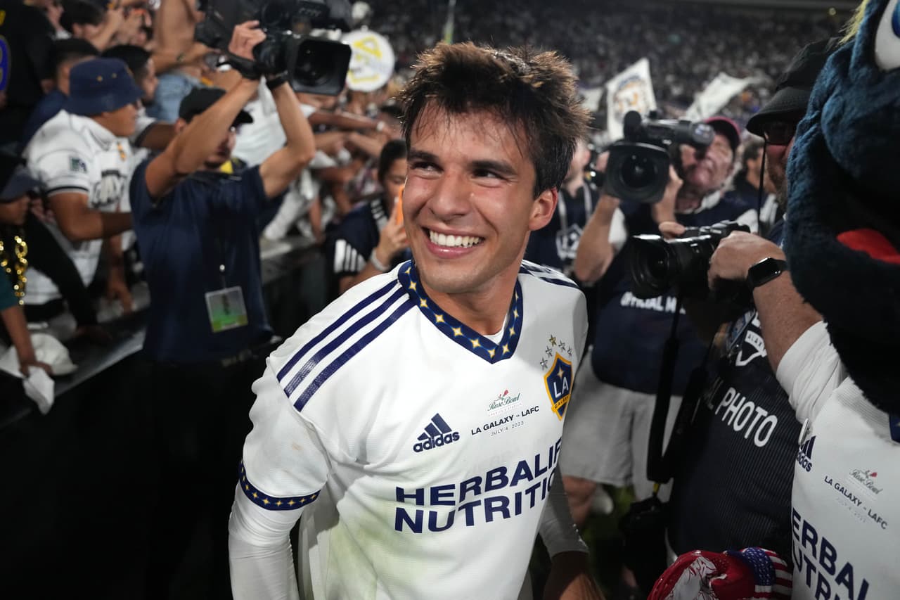 Mediocampista - RIQUI PUIG (LA Galaxy)