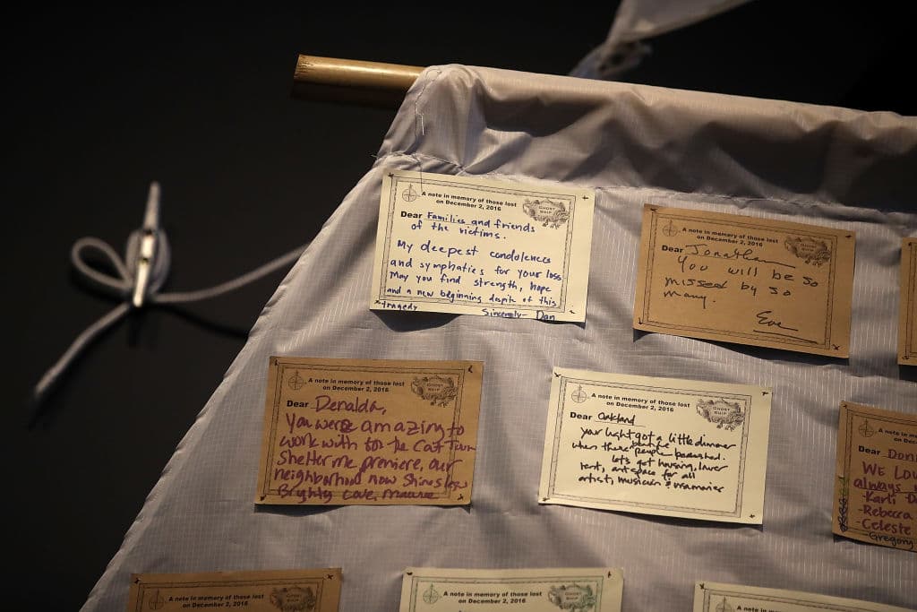 El 2 de diciembre se produjo un incendio en una fiesta clandestina de música electrónica en un almacén de Oakland, California, conocido como Ghost Ship.