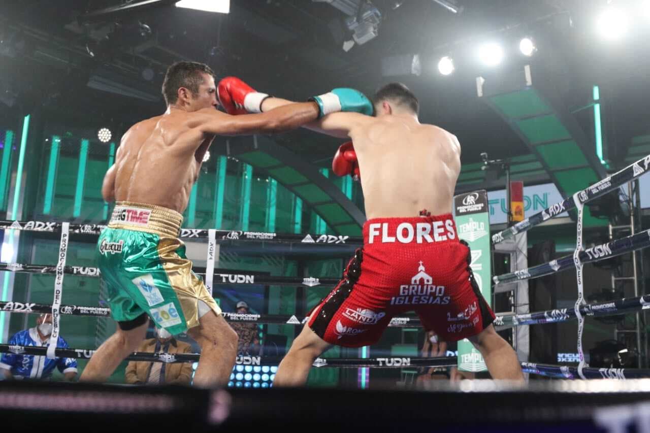 Bryan Flores se impuso a Jorge Sánchez al cabo del tercer round | Bryan 'Niño Maravilla' Flores dio muestra de su poderío y al 01:48 del tercer round se impuso por la vía del nocaut técnico a Jorge 'Estruendo' Sánchez,