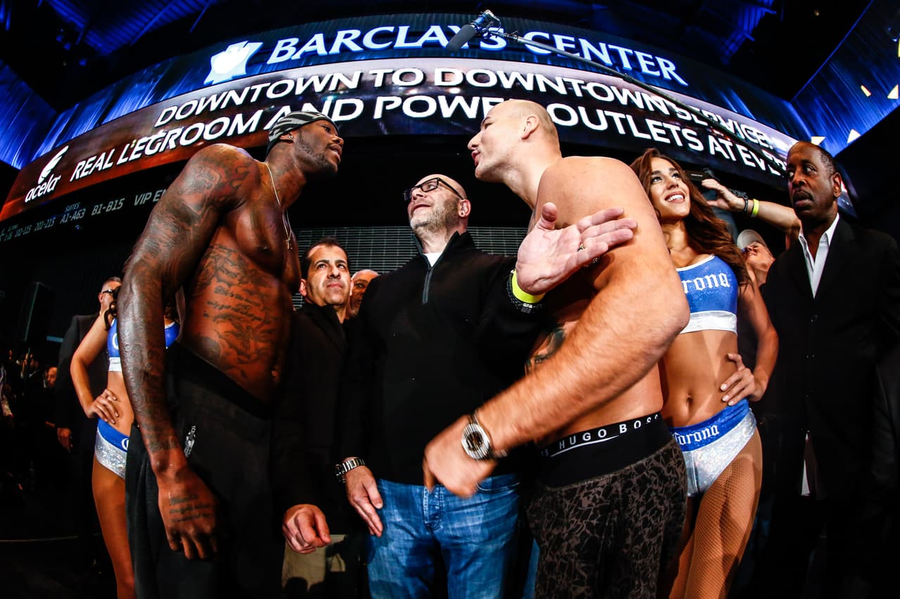 Deontay Wilder y Artur Spzilka en el cara a cara del pesaje