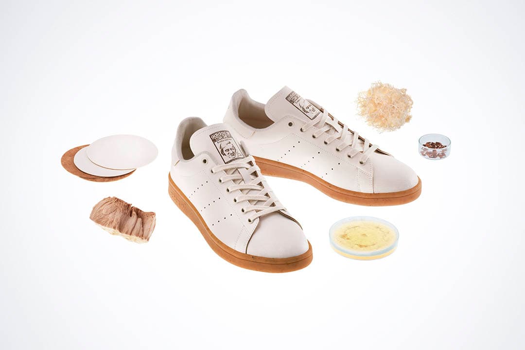 Adidas también lanzó una versión de sus zapatillas Stan Smith el año pasado que presentaba PRIMEGREEN, un material que no usa plástico virgen, con una parte superior hecha de 50 por ciento de materiales reciclados.