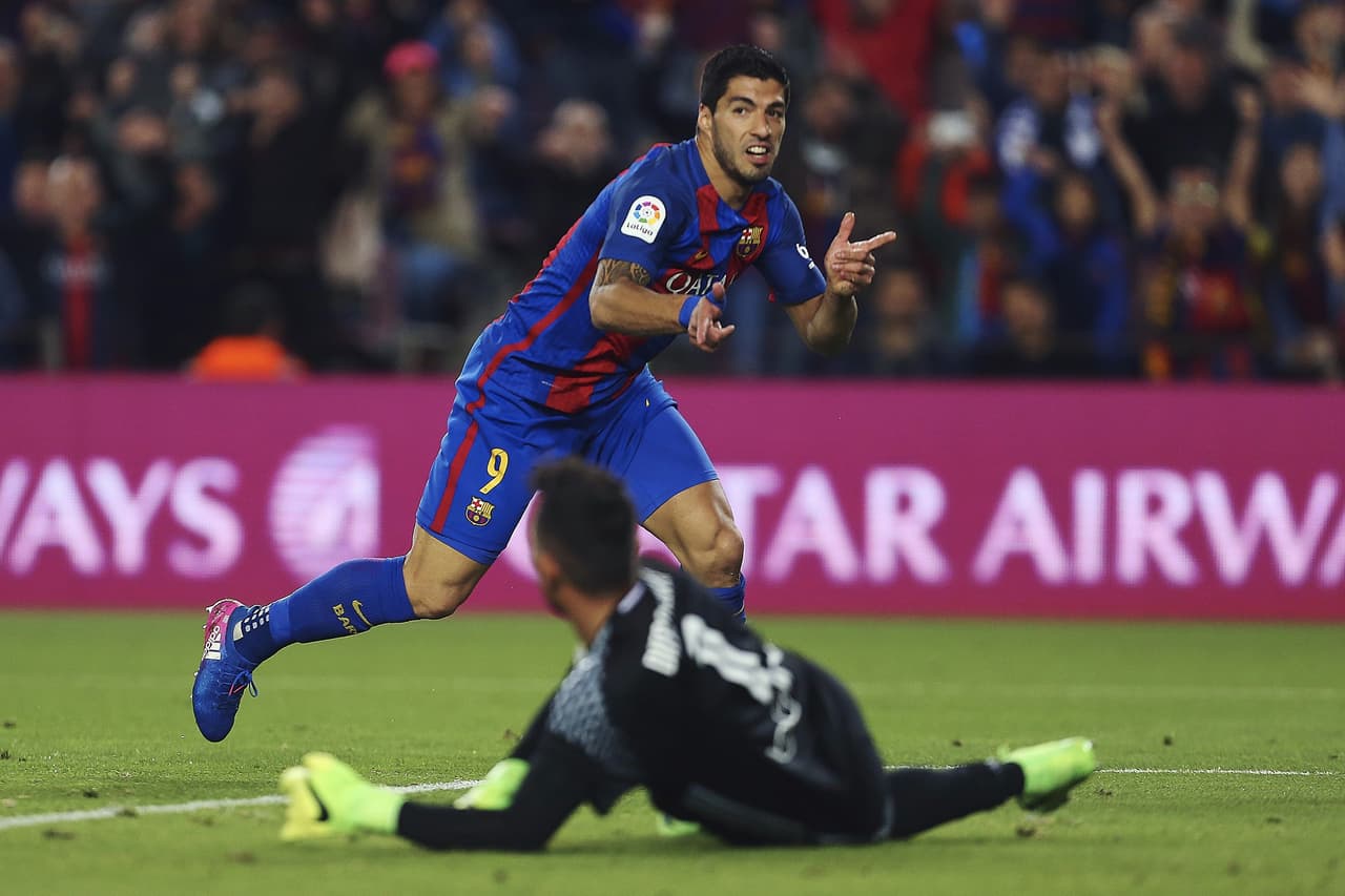Sin embargo, apareció el poder goleador del 'Pistolero' Luis Suárez para emparejar el marcador 1-1 al minuto 35.