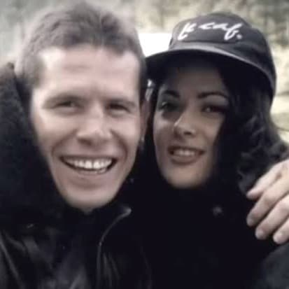 Chávez puso en Instagram una foto junto a Salma Hayek, aprovechando del éxito que ha tenido la serie que ella produjo en Netflix.