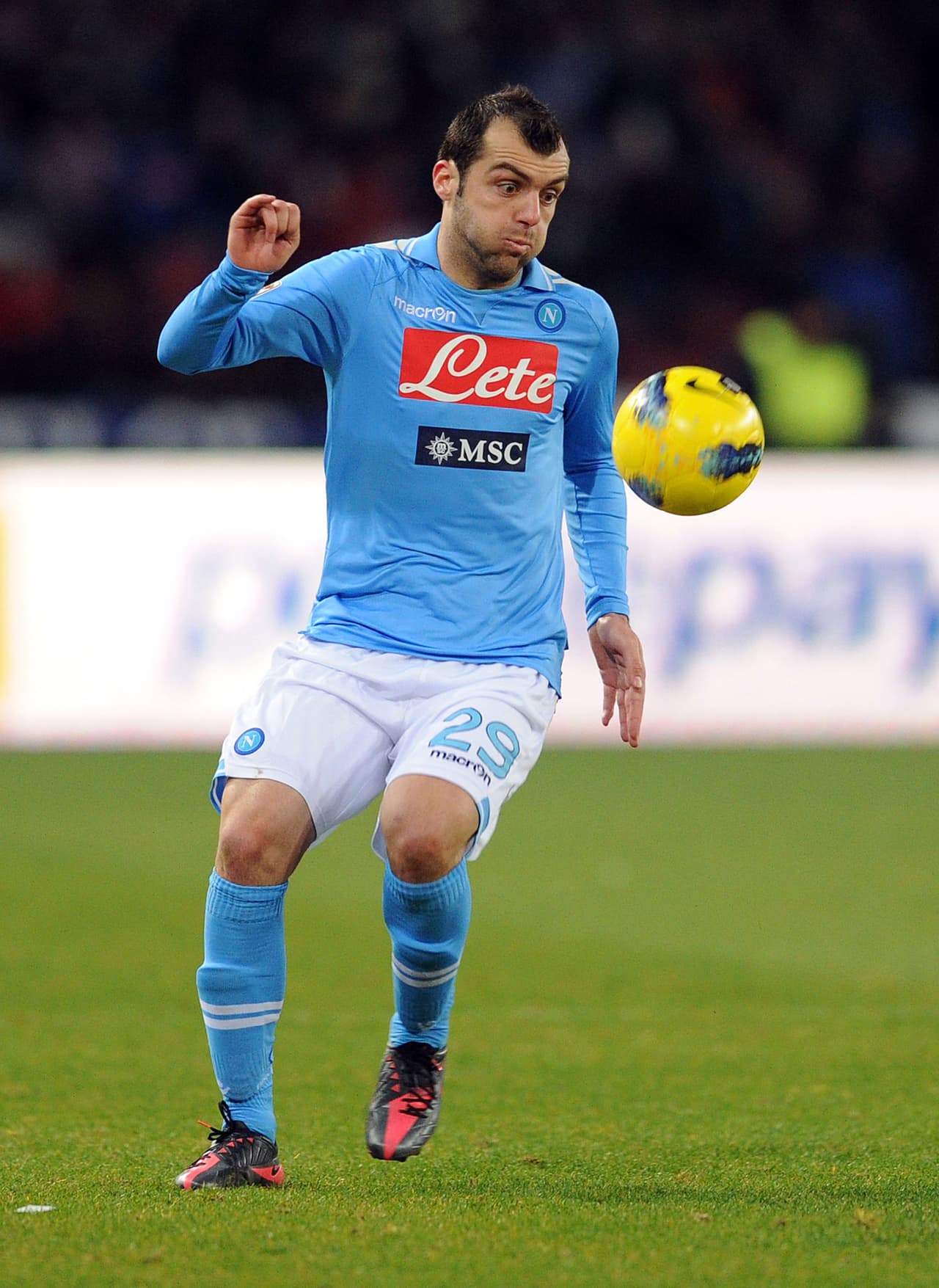 Eduardo Vargas fue superado por el macedonio Goran Pandev, quien venía de ganar la UEFA Champions League con el Inter de Milán.