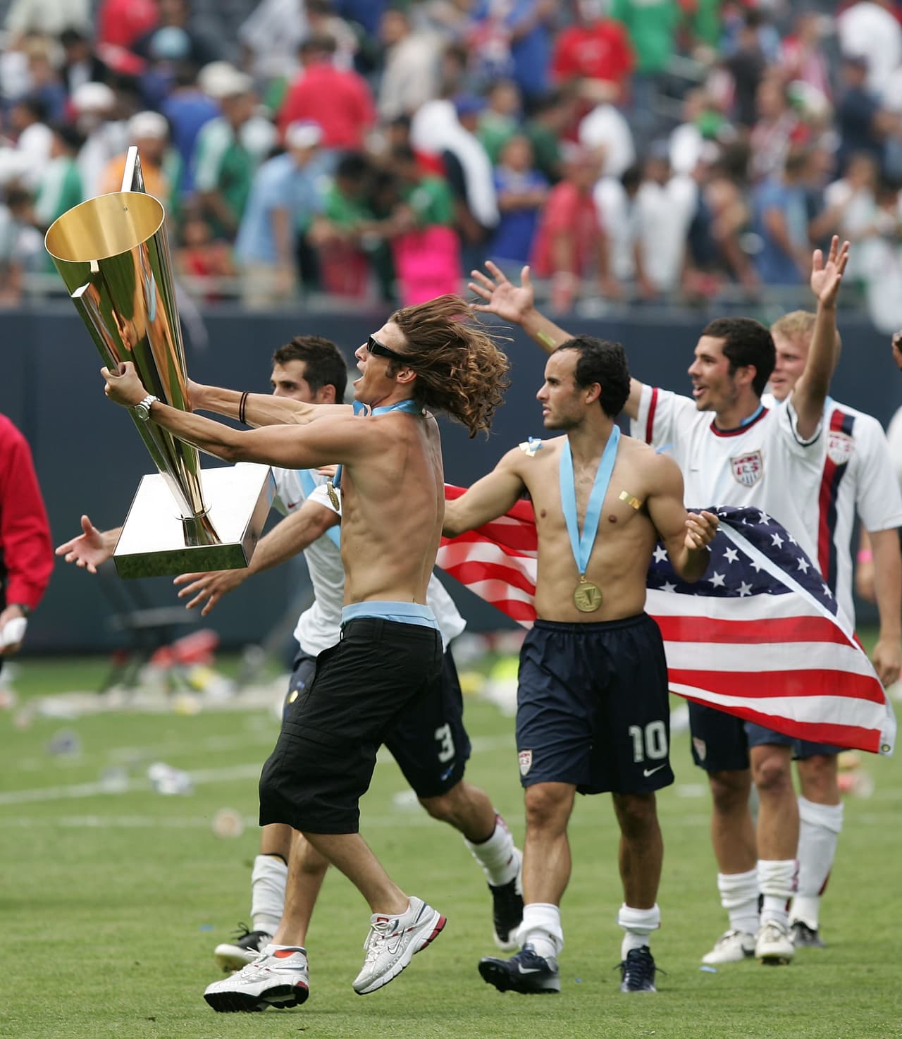 El delantero fue el gran líder en los títulos del Team USA en 2005 y 2007 en la Copa Oro, con lo que fueron a la Copa Confederaciones y quedaron subcampeones en una actuación memorable.