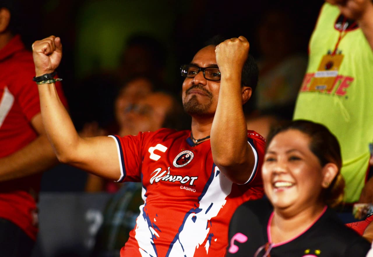 El colorido de la afición en la Jornada 2