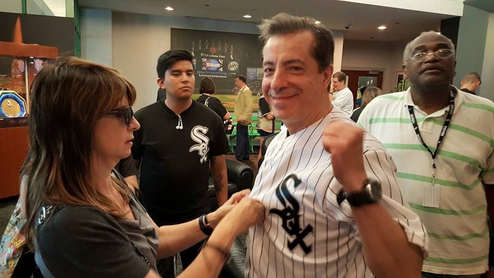 Jorge Barbosa y el Omarcillo de Latino Mix transmitieron desde la casa de los White Sox.