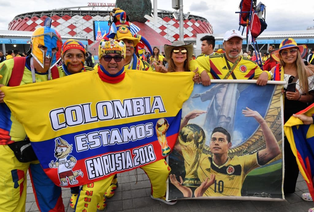 Los fanáticos en Moscú prendieron la fiesta del duelo de octavos de final entre Colombia e Inglaterra, con un colorido que marca la definición del último clasificado a cuartos de final en Rusia 2018.