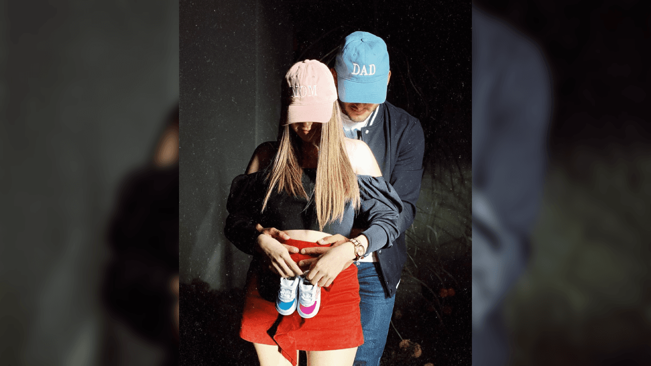 A la espera de su bebé, el futbolista del Rebaño Sagrado muestra la unión latente entre su esposa y él.