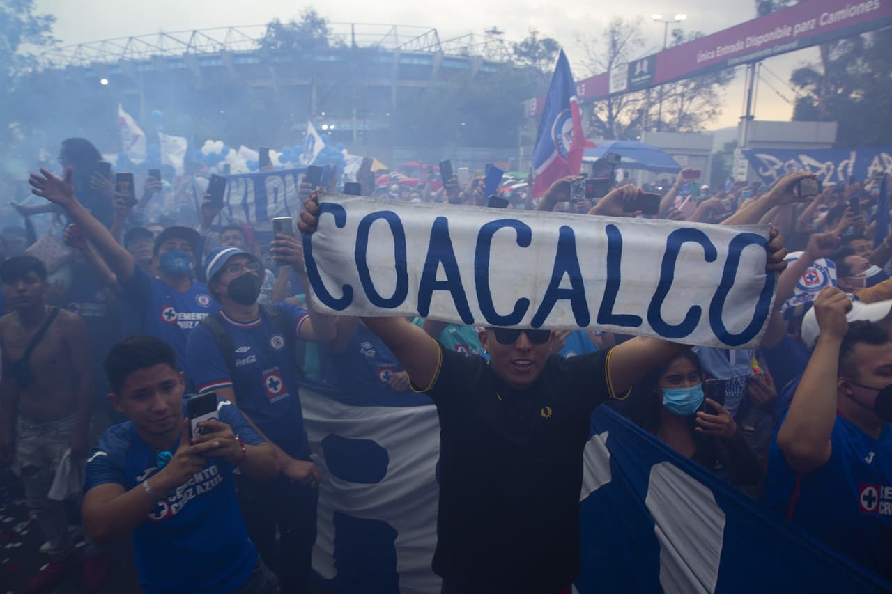 Simplemente espectacular... Miles de fans de la Máquina celeste dieron una histórica bienvenida a su equipo en el Azteca. ¡Qué imágenes!