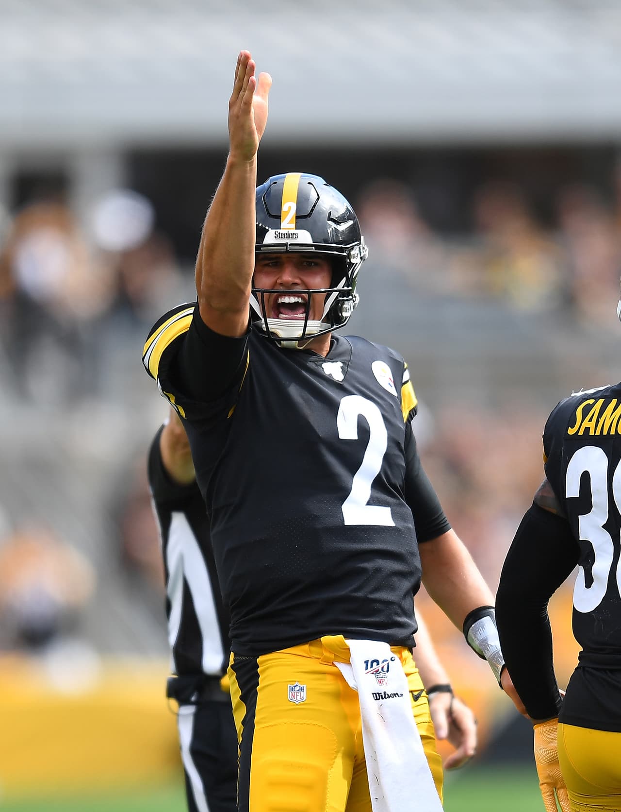 Mason Rudolph #2 de Pittsburgh Steelers celebrando.