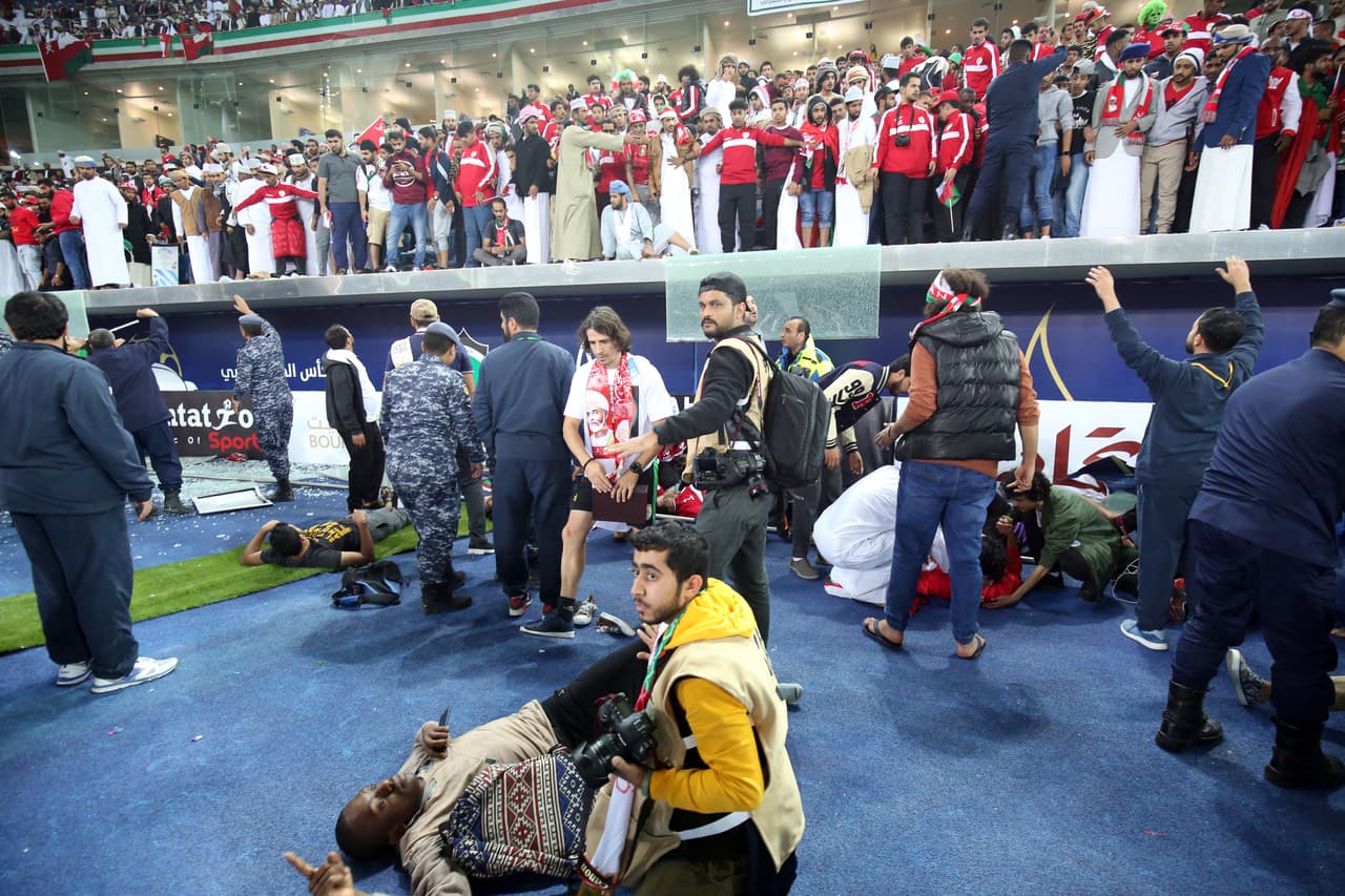 40 personas resultaron heridas por la caída de una barrera del estadio de Kuwait City, al término de la final de la Gulf Cup, que midió a Omán con Emiratos Árabes Unidos.