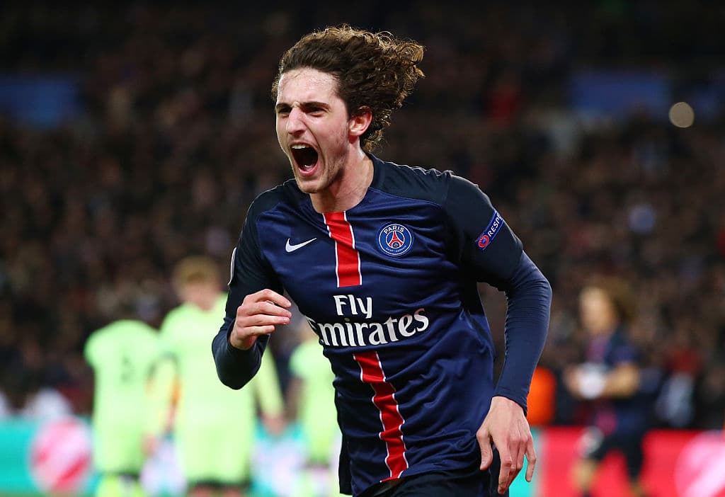 L'Equipe confirmó que el mediocampista del PSG, Adrien Rabiot, declinó extender su contrato con el club. Los rumores lo ubican a corto plazo en el Barcelona.