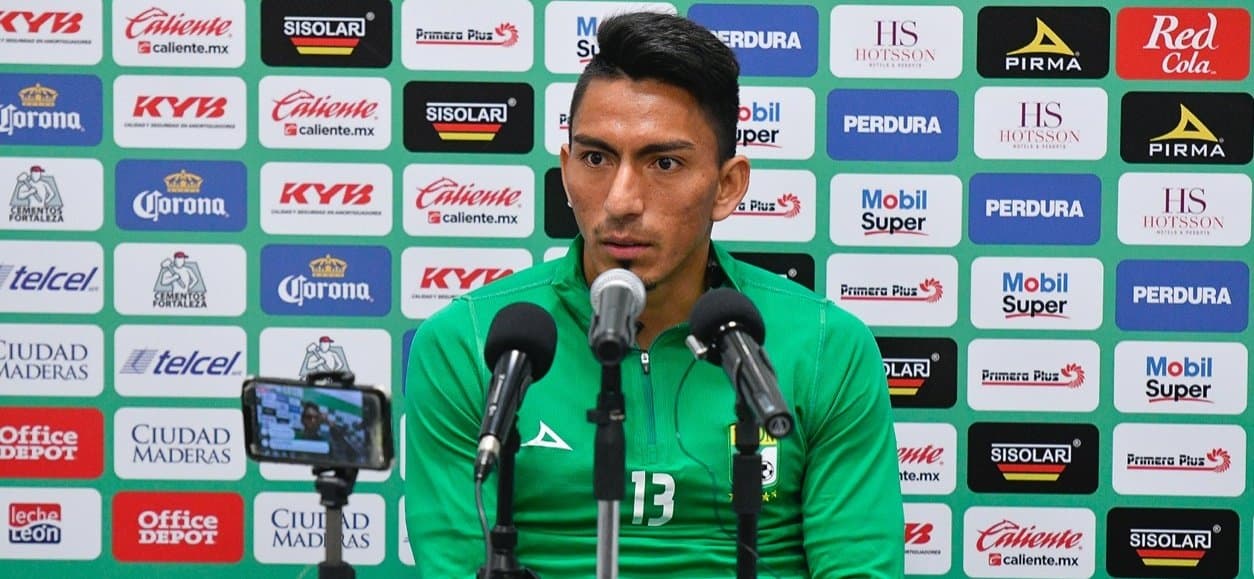 Ángel Mena dese levantar la copa de la Concachampions