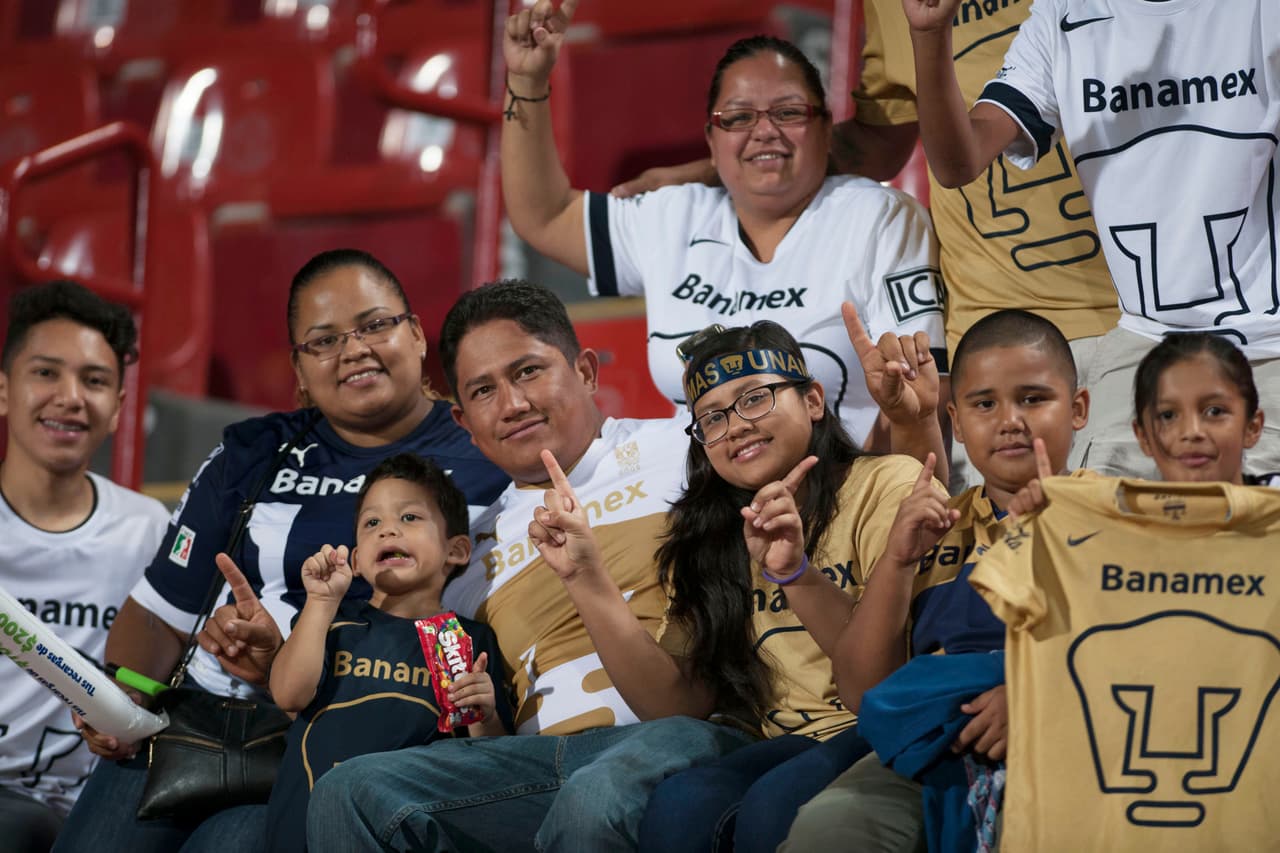 El colorido de la afición en la Jornada 15