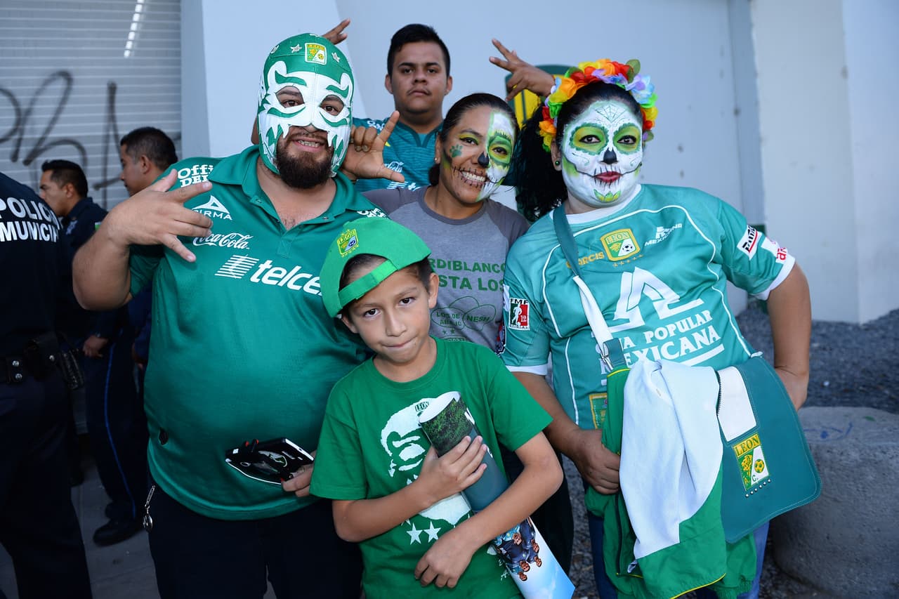 El colorido de la afición en la Jornada 15