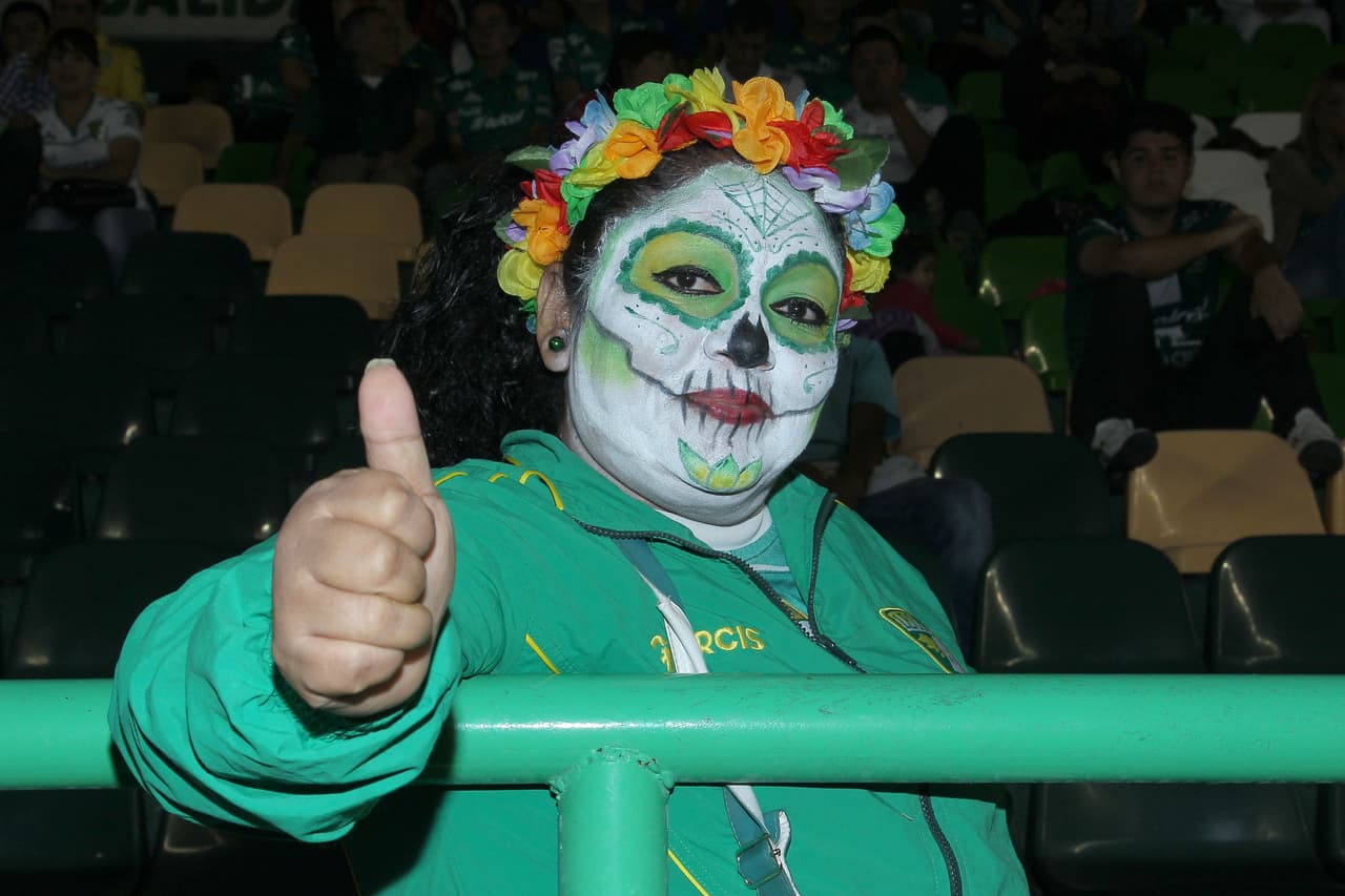 El colorido de la afición en la Jornada 15