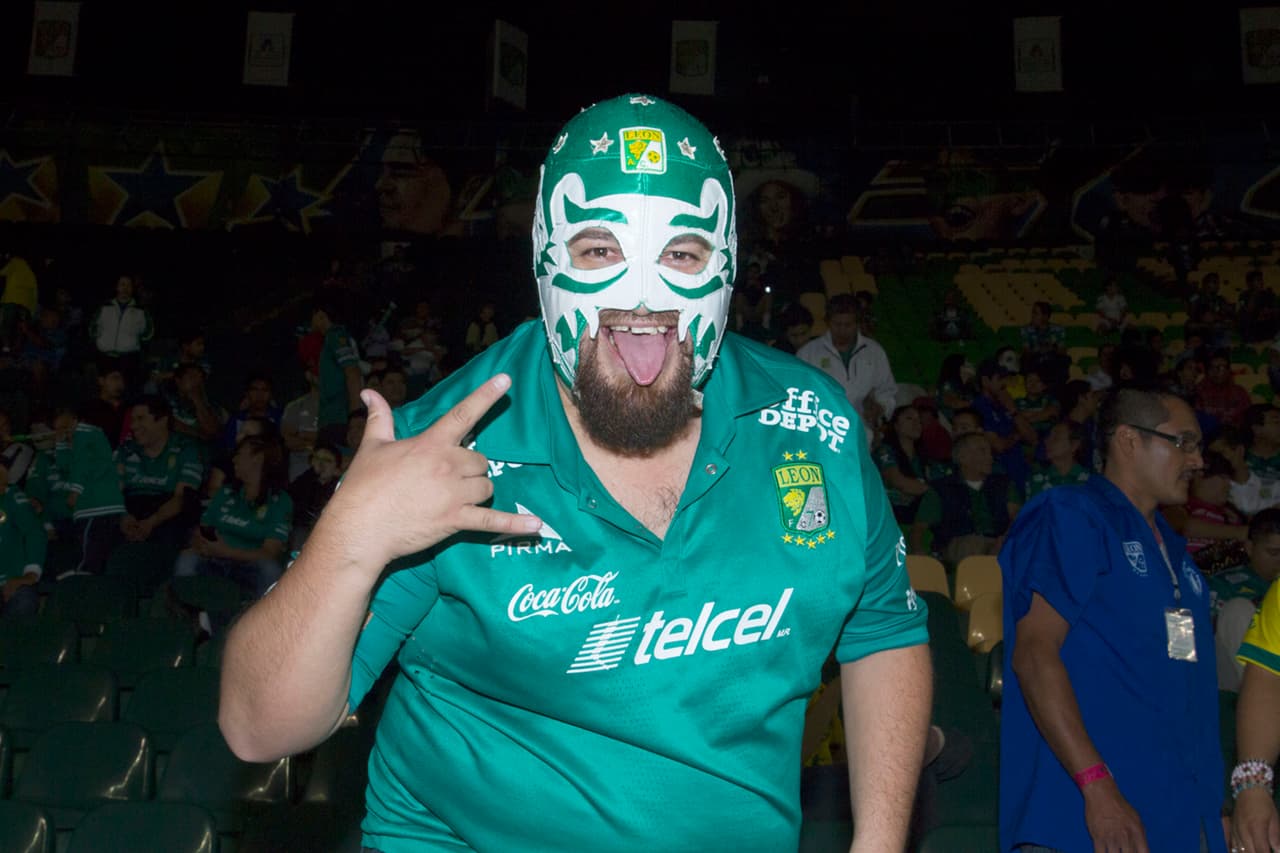 El colorido de la afición en la Jornada 15